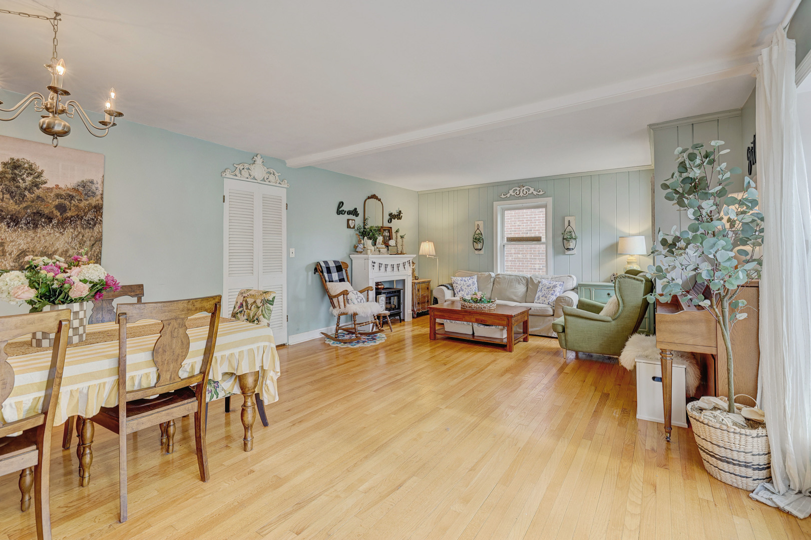 832 Sylviawood Avenue, Park Ridge, IL 60068