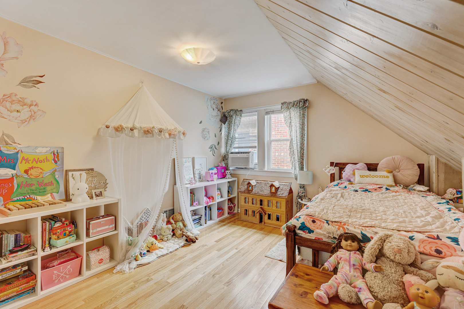 832 Sylviawood Avenue, Park Ridge, IL 60068