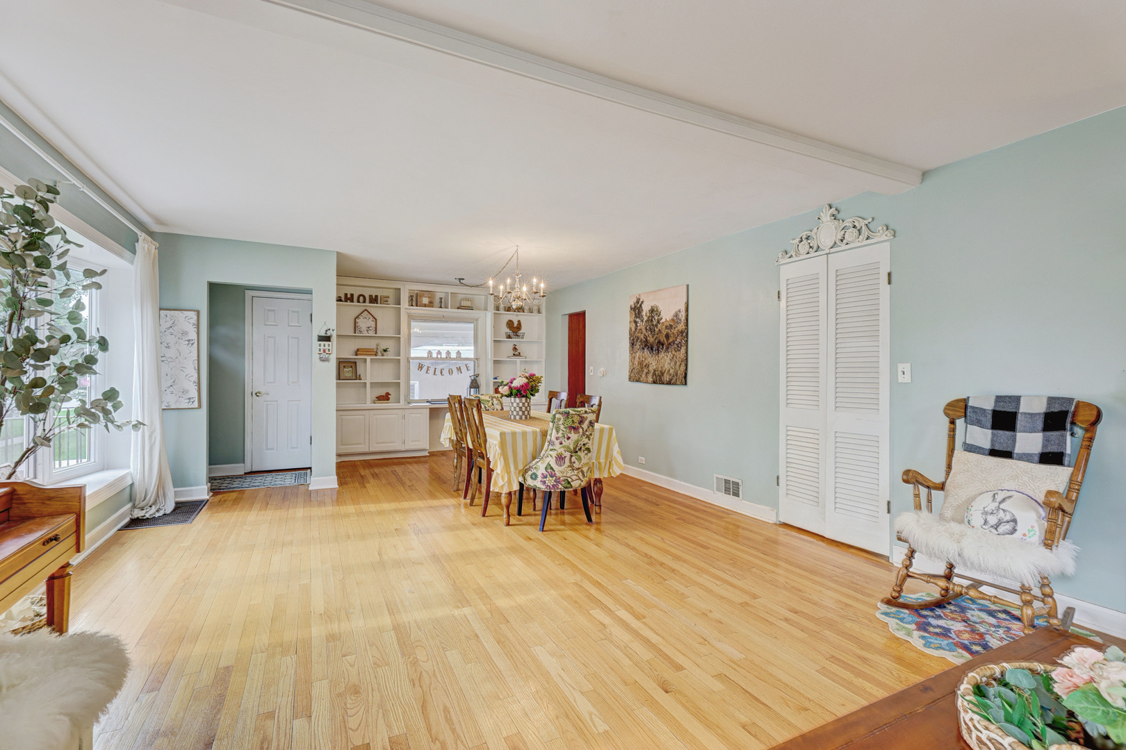 832 Sylviawood Avenue, Park Ridge, IL 60068