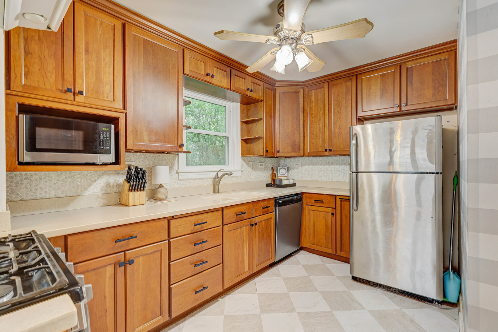 832 Sylviawood Avenue, Park Ridge, IL 60068