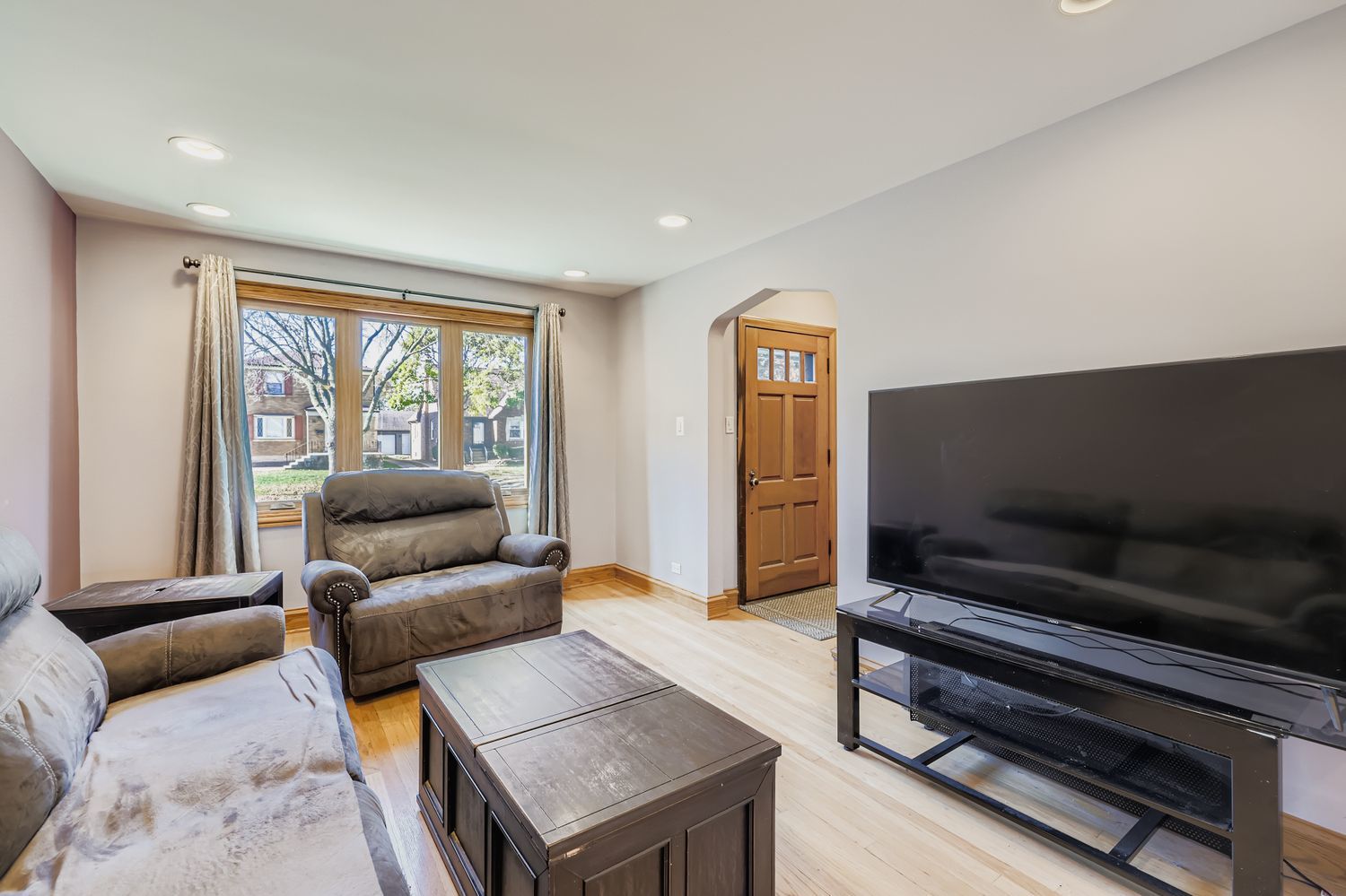 5637 S Natoma Avenue, Chicago, IL 60638