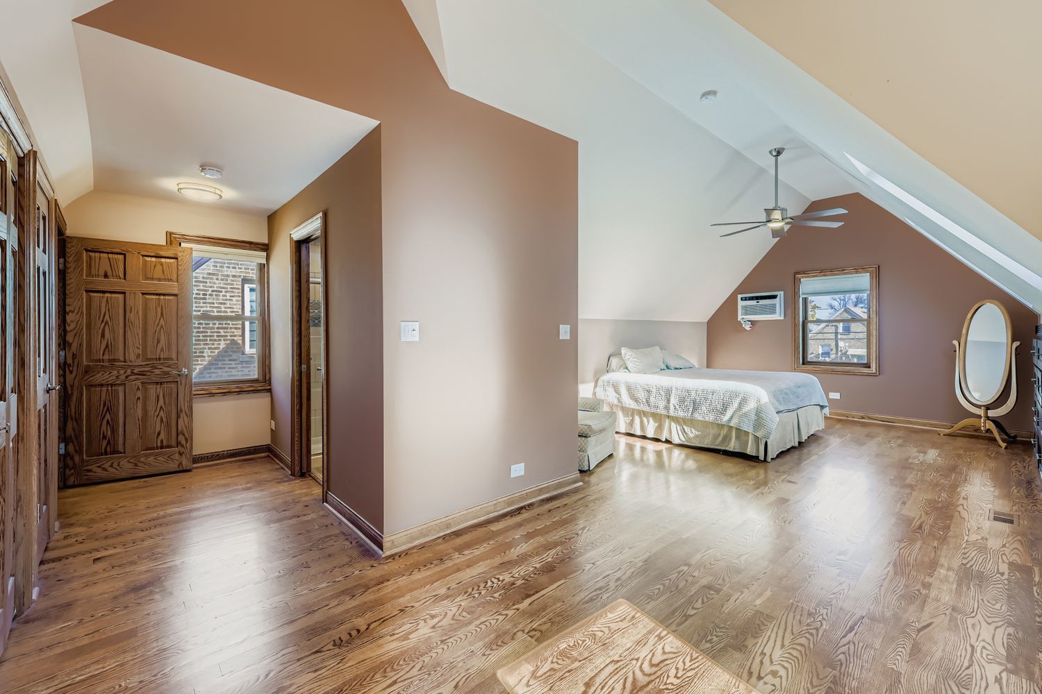 5637 S Natoma Avenue, Chicago, IL 60638