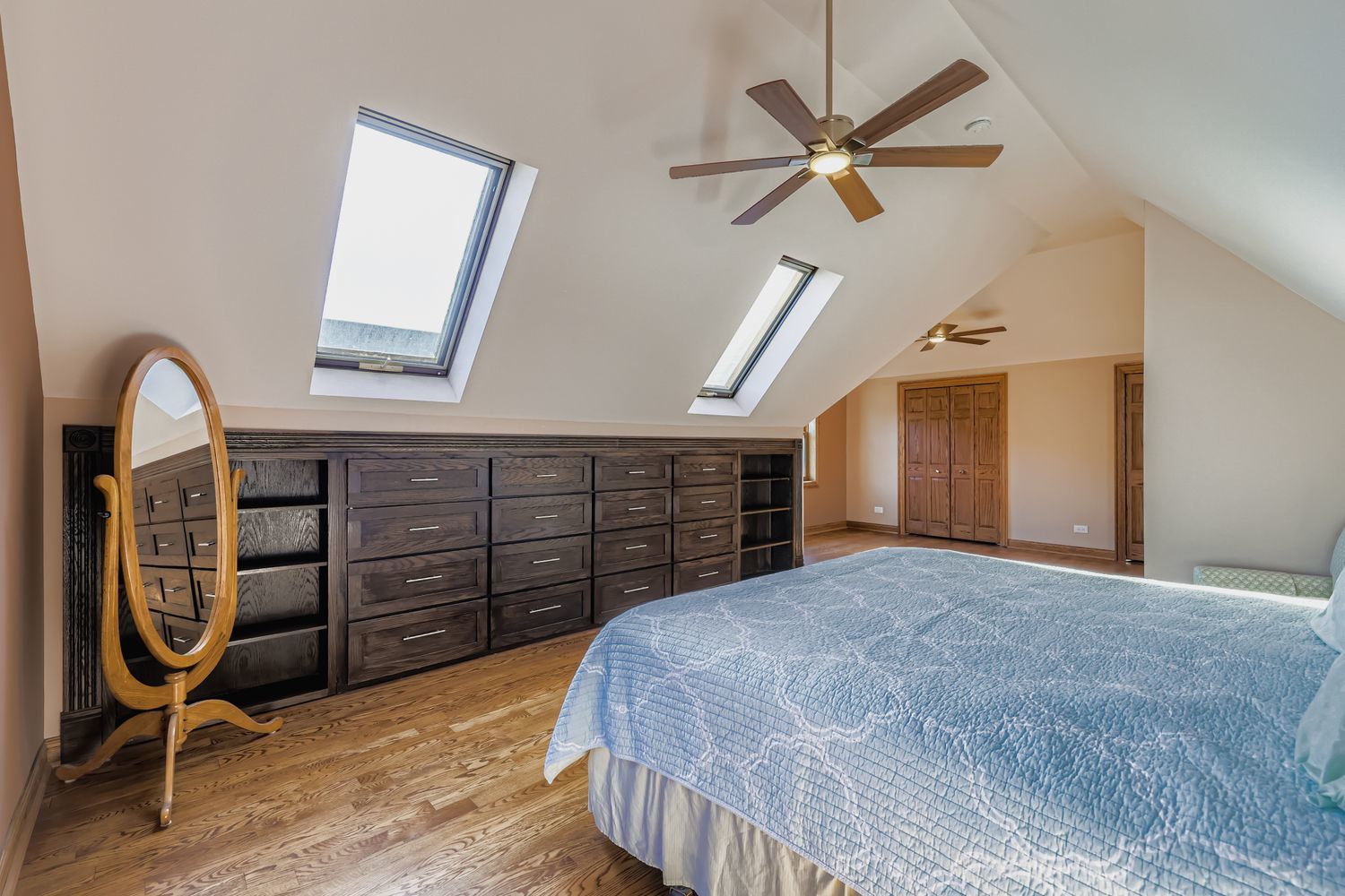 5637 S Natoma Avenue, Chicago, IL 60638