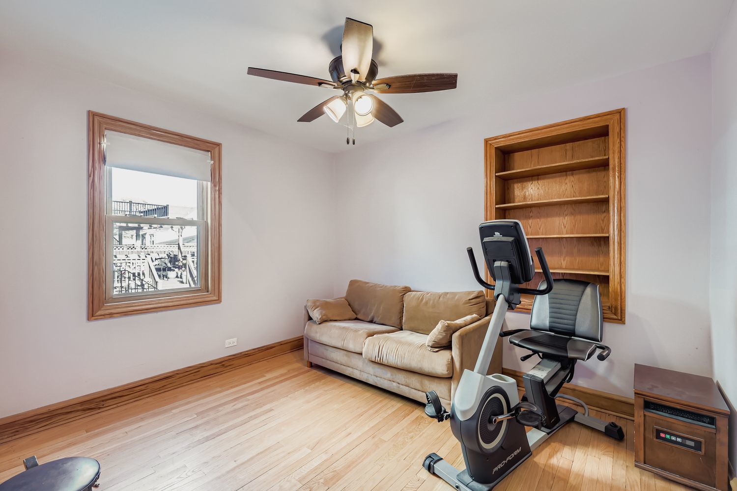 5637 S Natoma Avenue, Chicago, IL 60638