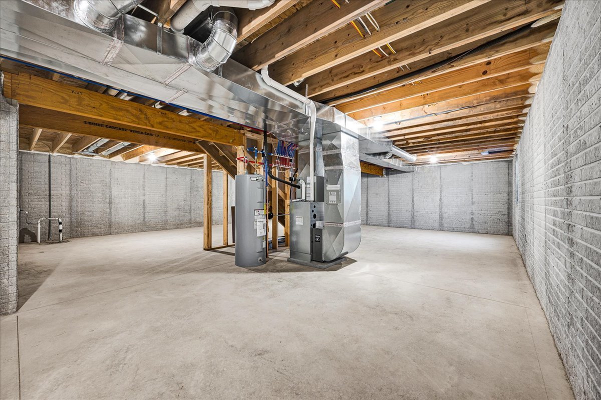 180 S Oak Street, El Paso, IL 61738