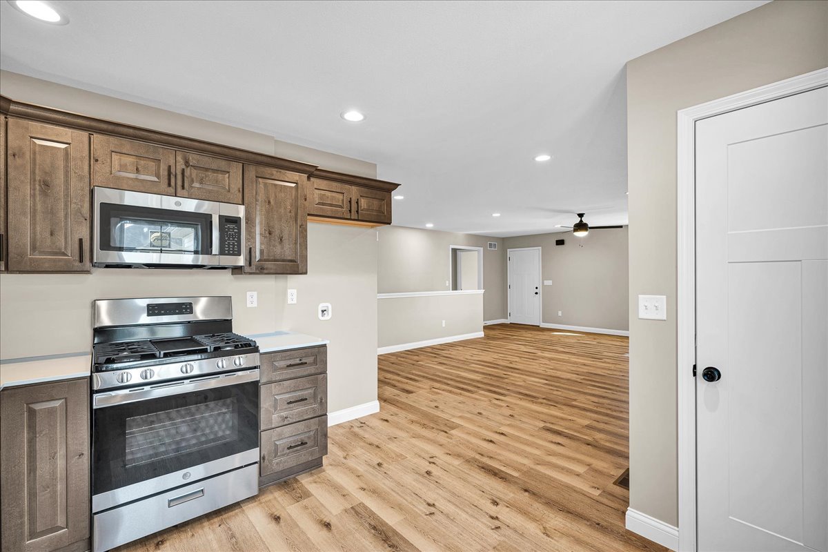 180 S Oak Street, El Paso, IL 61738