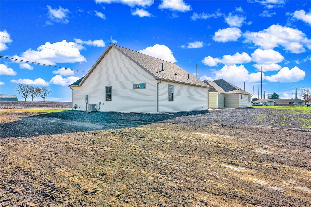 180 S Oak Street, El Paso, IL 61738