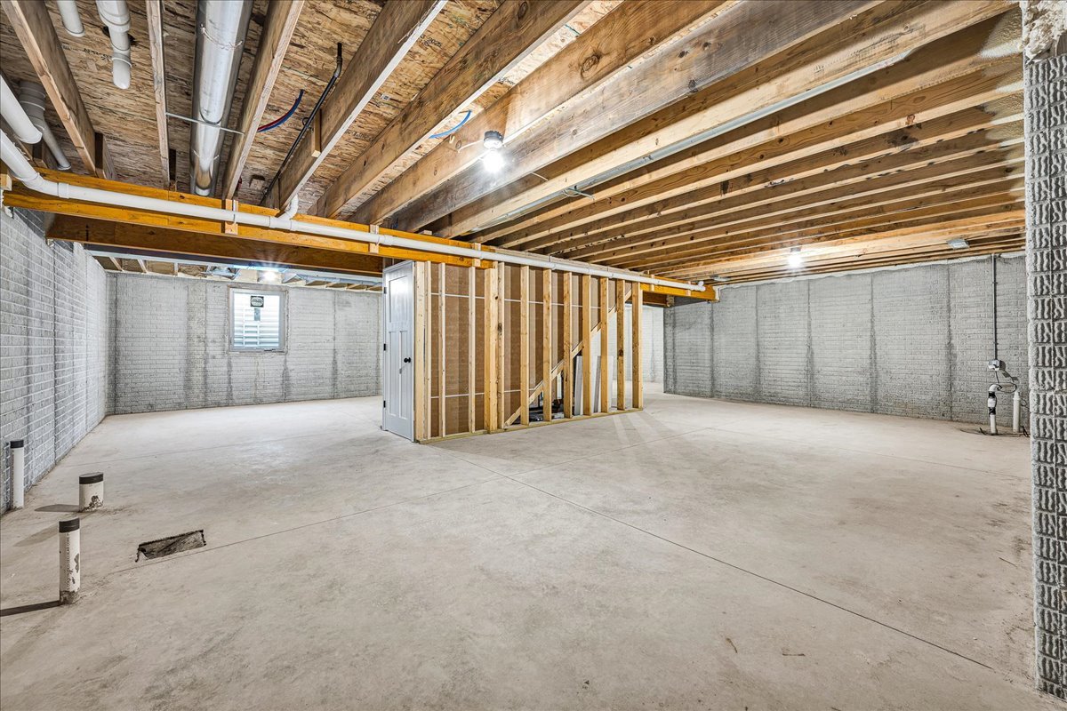 180 S Oak Street, El Paso, IL 61738