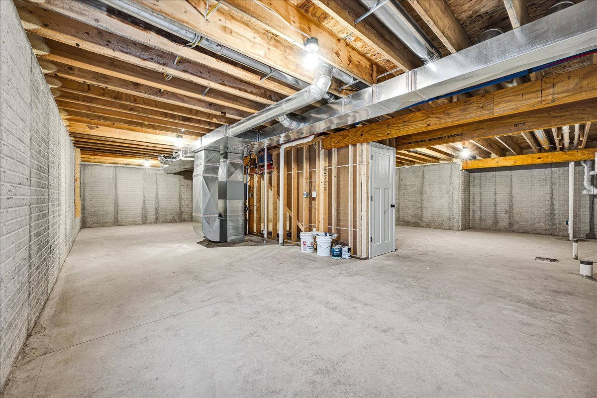 180 S Oak Street, El Paso, IL 61738