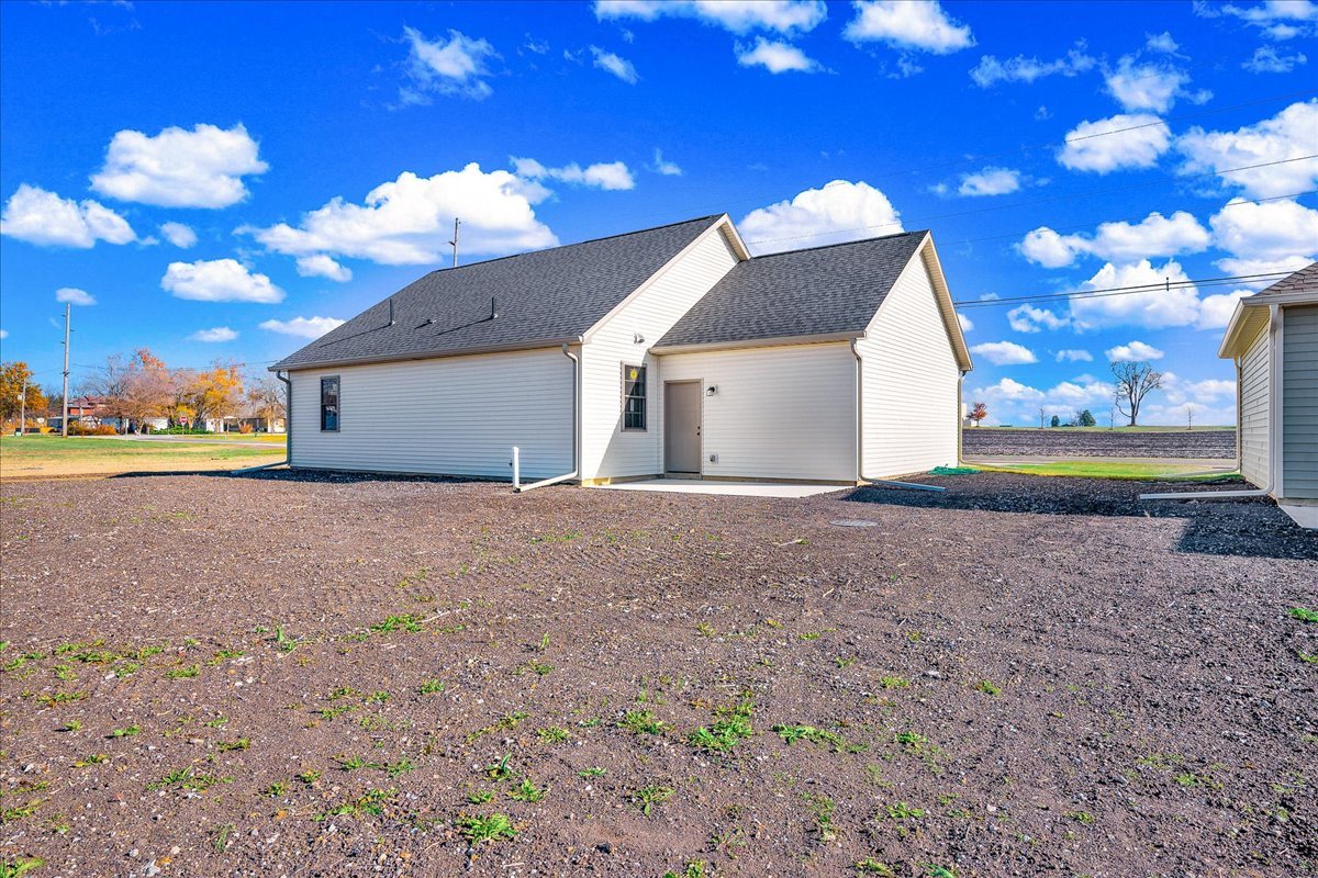 180 S Oak Street, El Paso, IL 61738