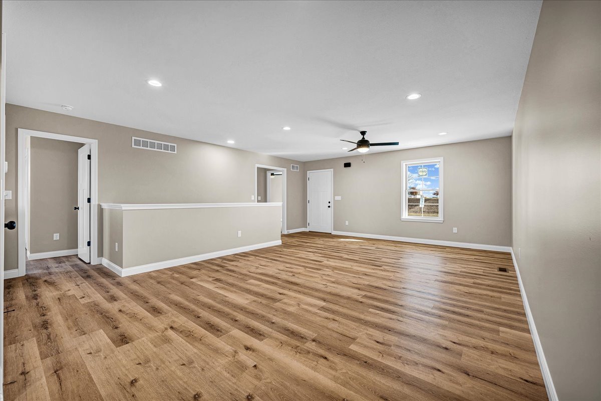 180 S Oak Street, El Paso, IL 61738