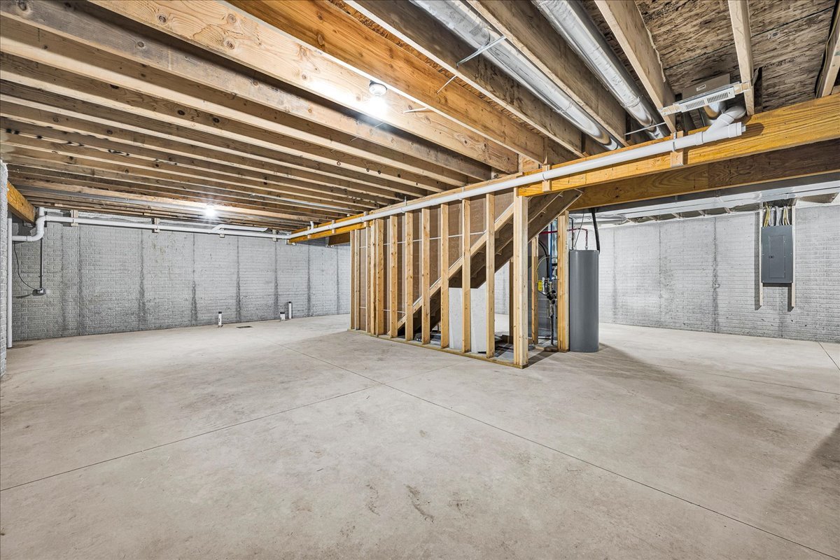 180 S Oak Street, El Paso, IL 61738