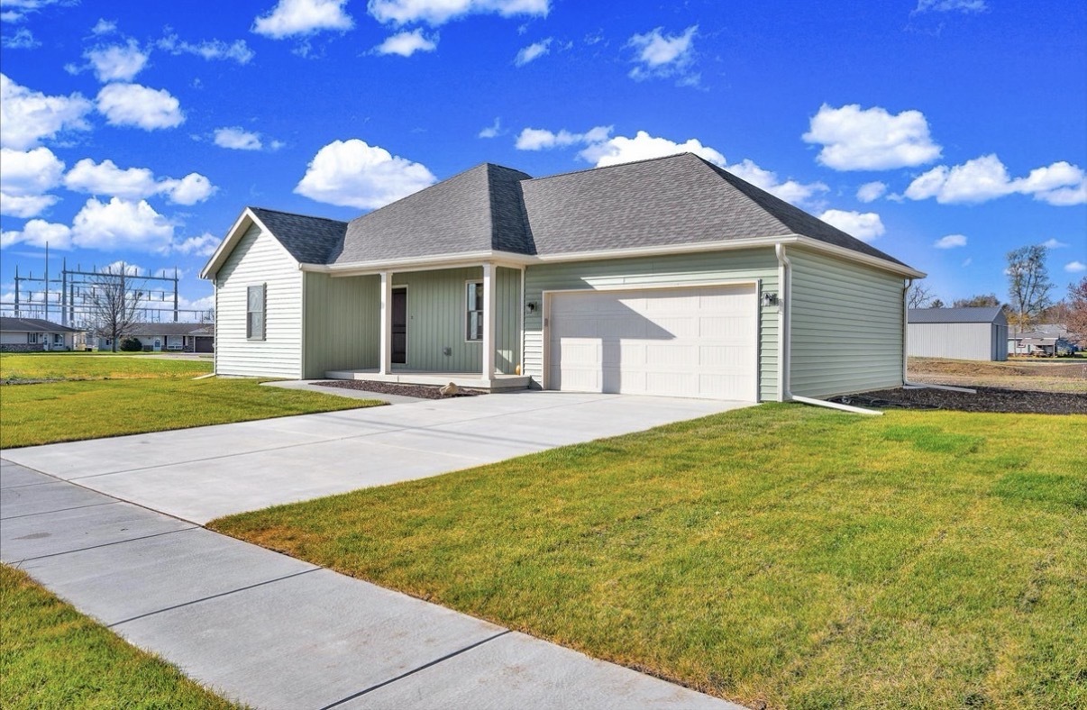 210 S Oak Street, El Paso, IL 61738