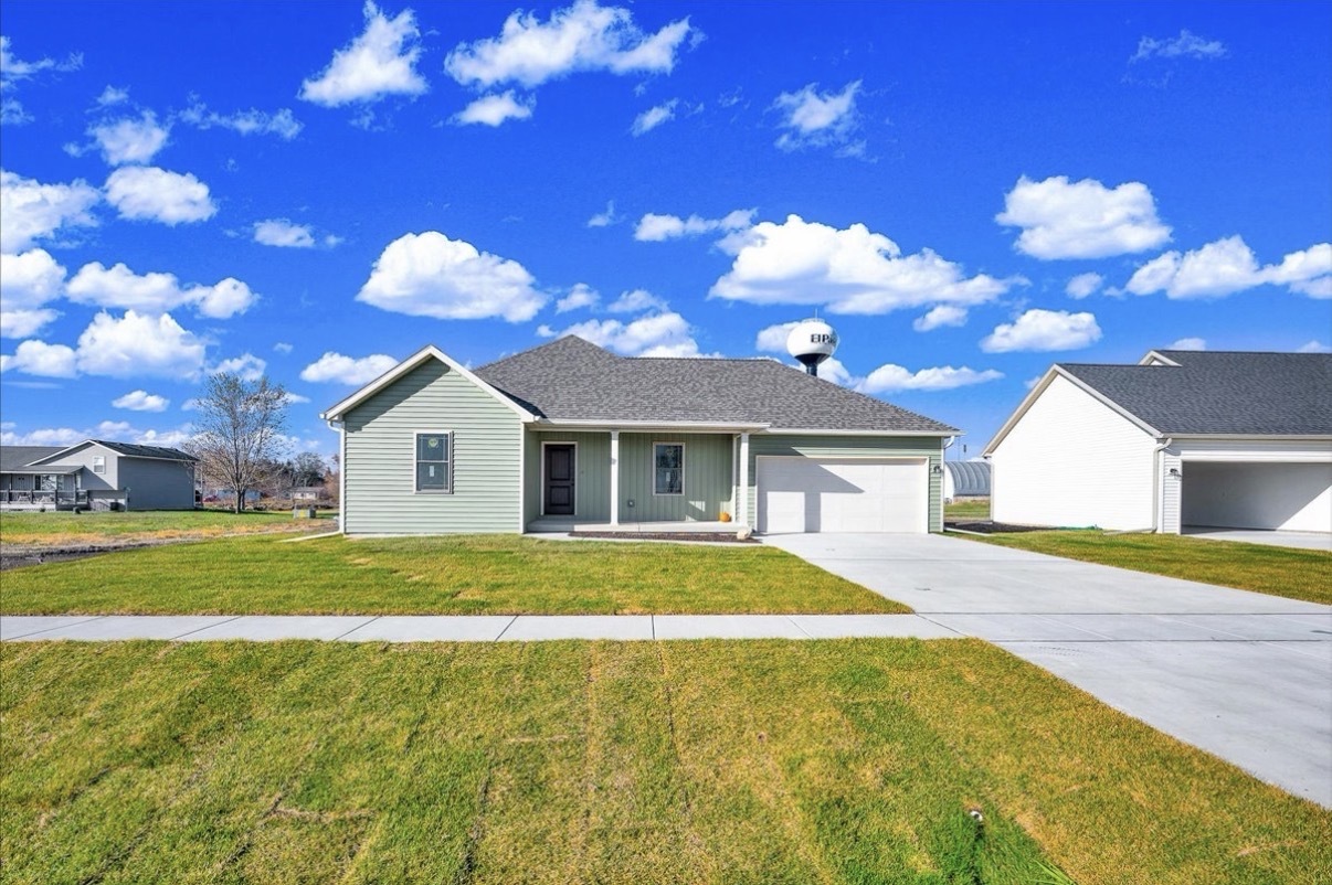 210 S Oak Street, El Paso, IL 61738