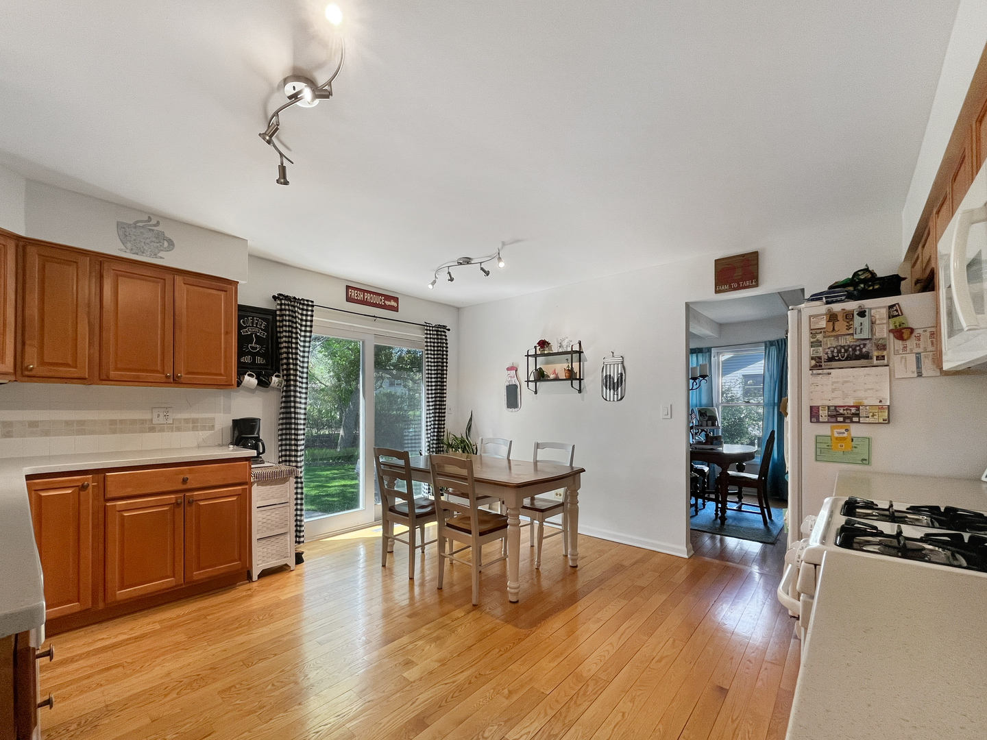 323 W Golf Road, Libertyville, IL 60048