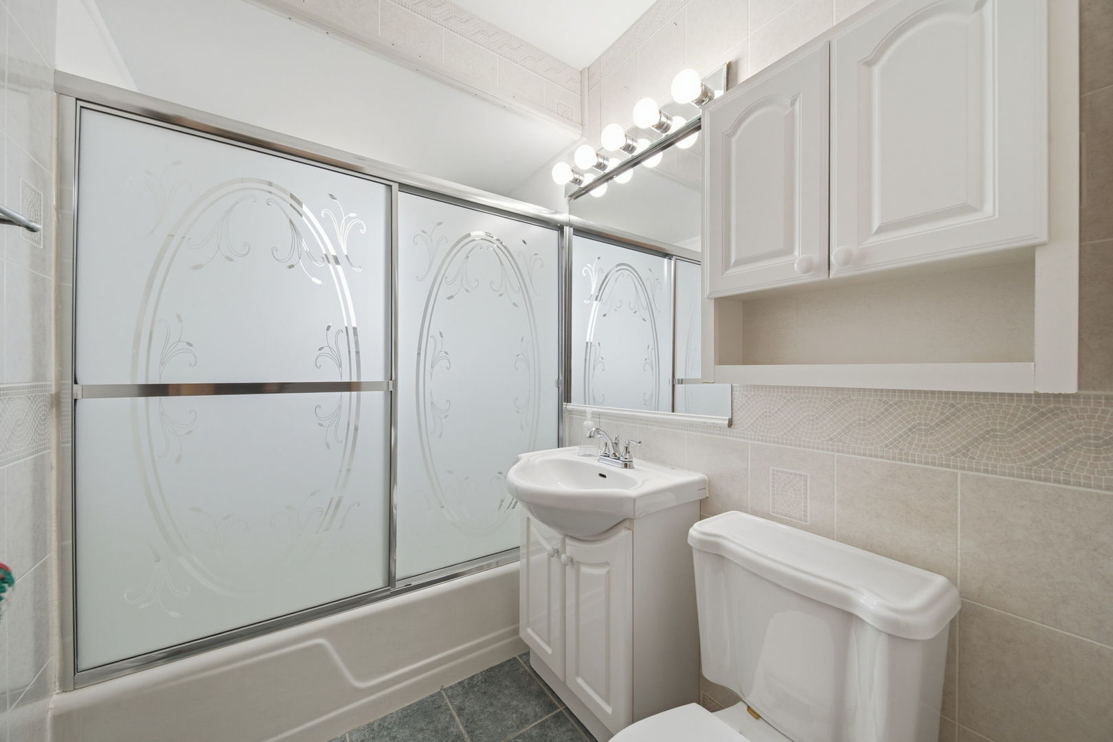 5017 W 101st Street, Oak Lawn, IL 60453