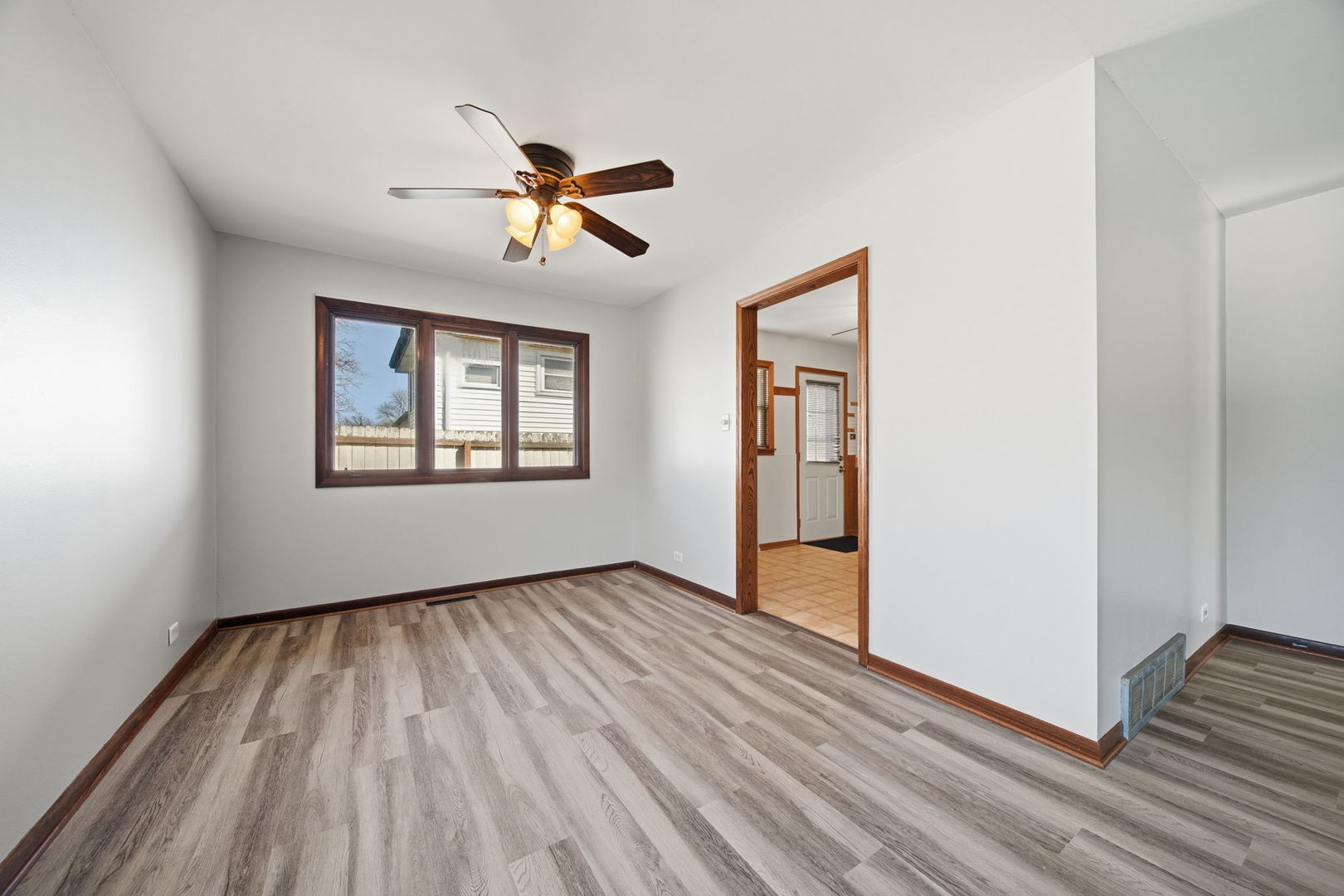 5017 W 101st Street, Oak Lawn, IL 60453