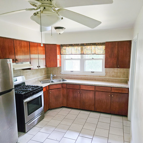 2308 E Sand Lake Road, Lindenhurst, IL 60046