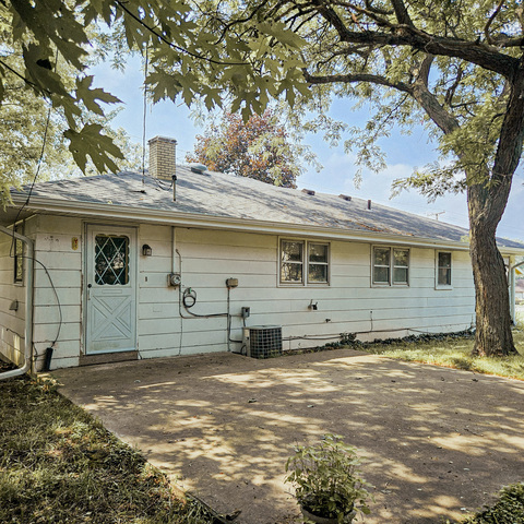 2308 E Sand Lake Road, Lindenhurst, IL 60046