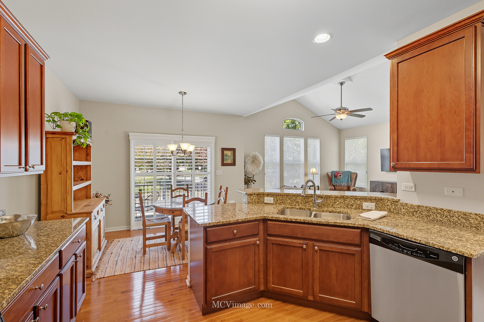 695 Station Boulevard, Aurora, IL 60504