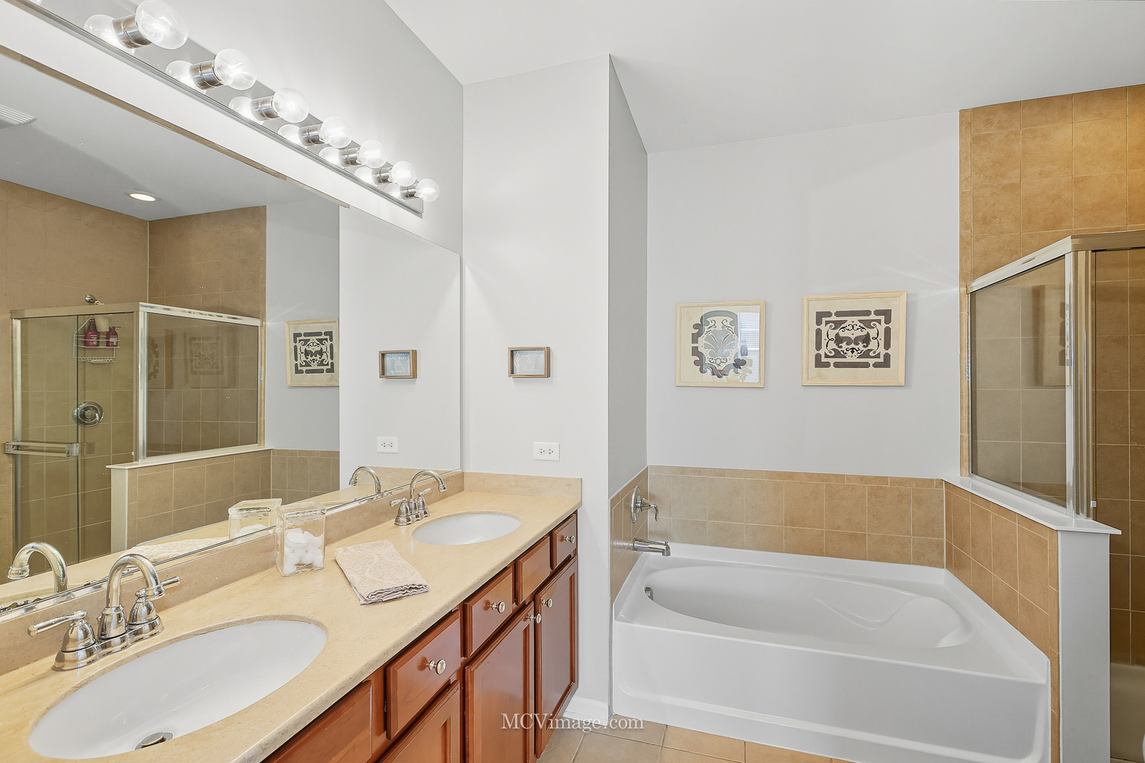 695 Station Boulevard, Aurora, IL 60504