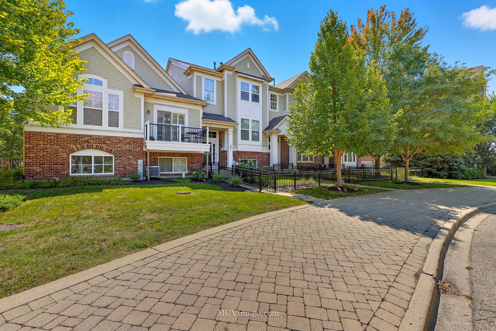 695 Station Boulevard, Aurora, IL 60504