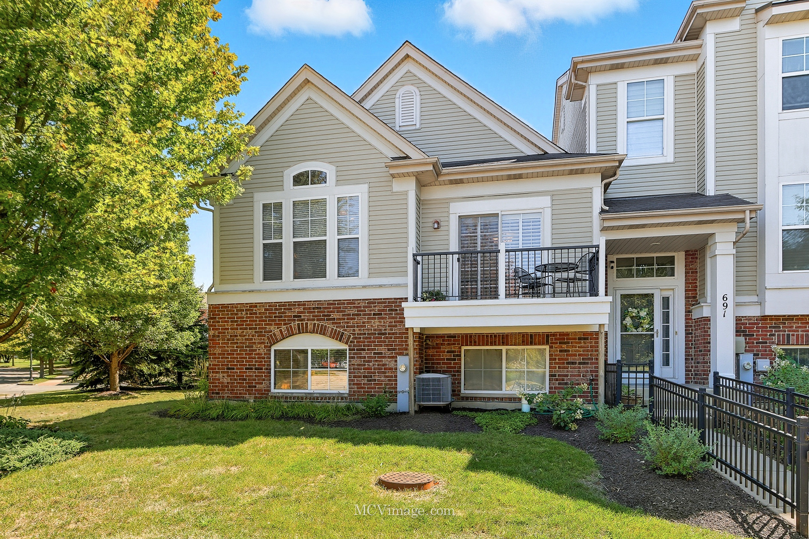 695 Station Boulevard, Aurora, IL 60504