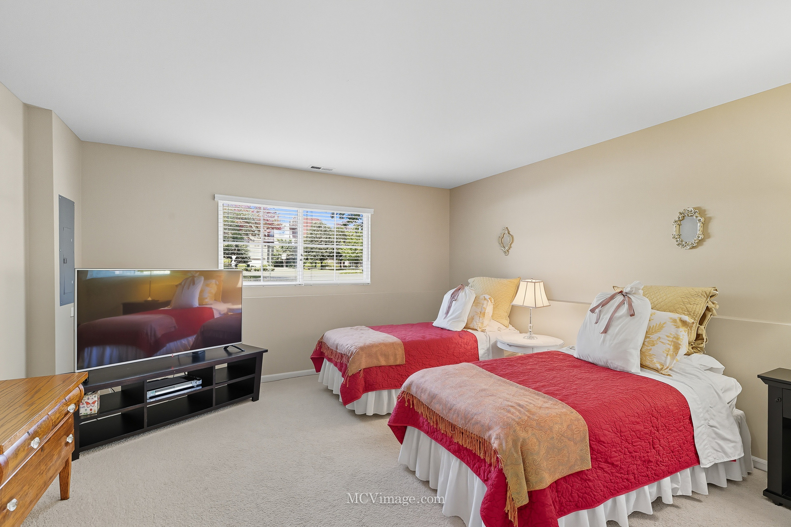 695 Station Boulevard, Aurora, IL 60504