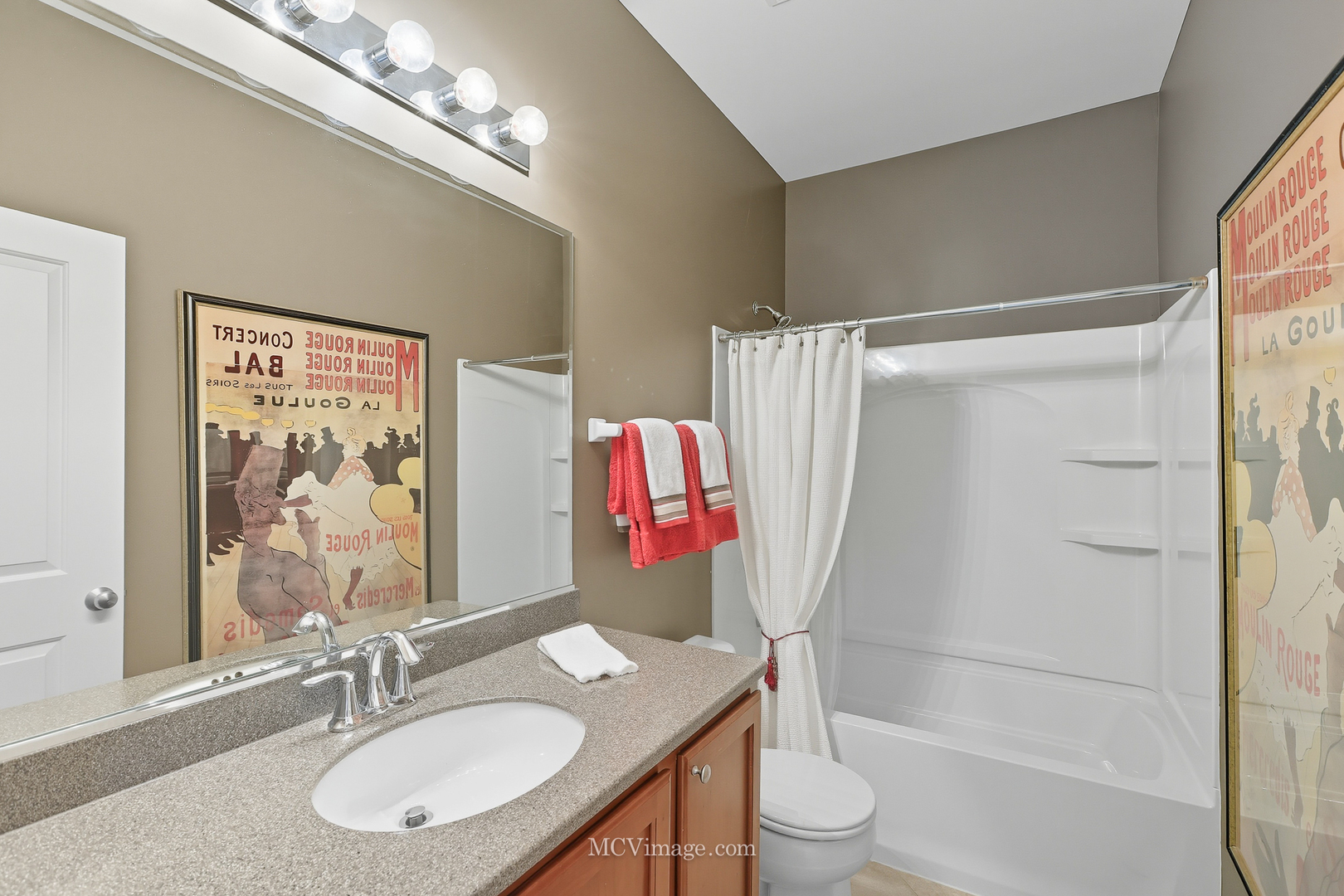 695 Station Boulevard, Aurora, IL 60504