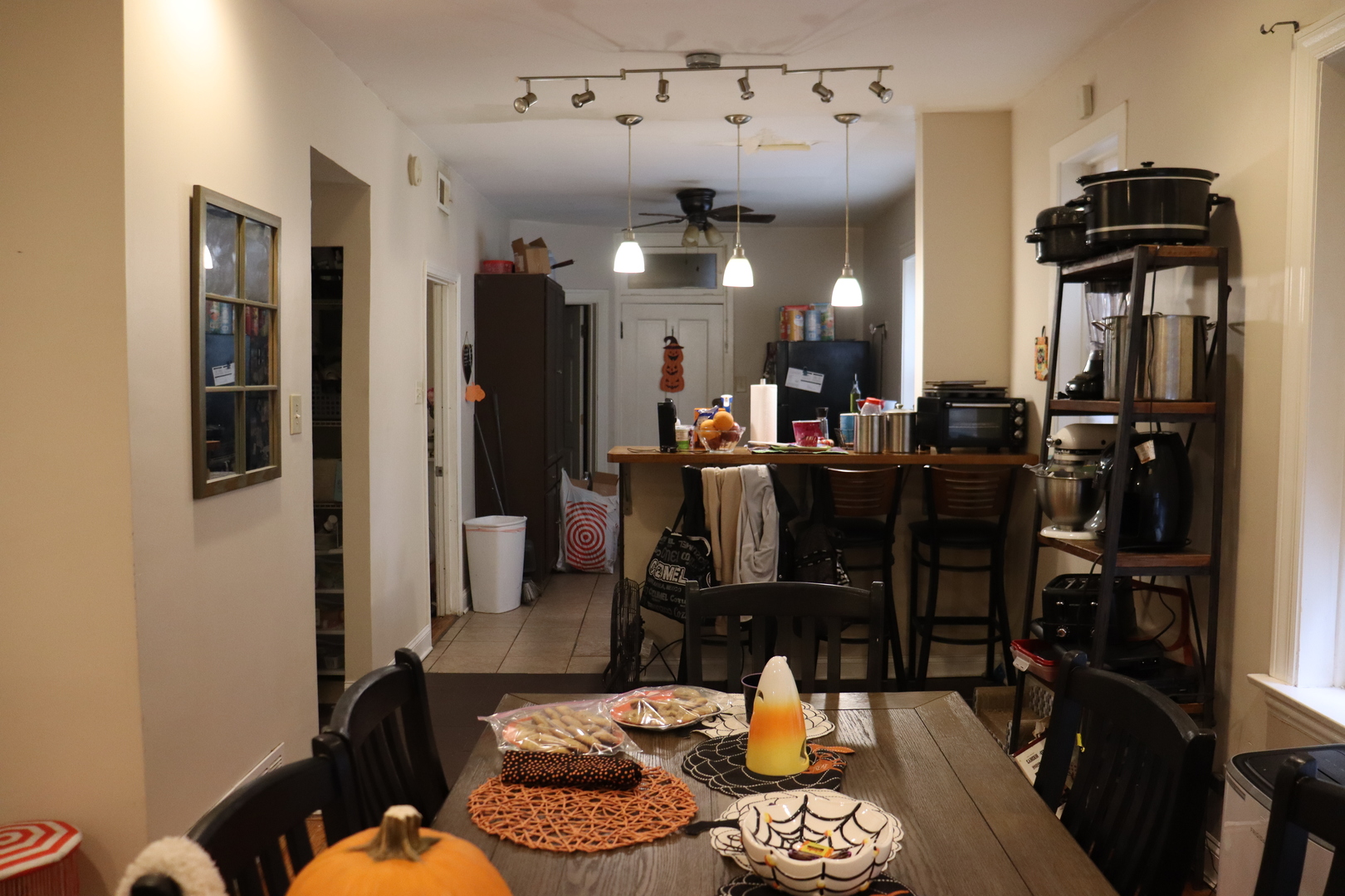 6225 S Albany Avenue, Chicago, IL 60629