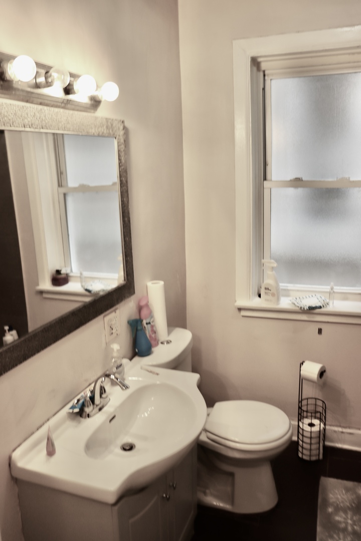 6225 S Albany Avenue, Chicago, IL 60629