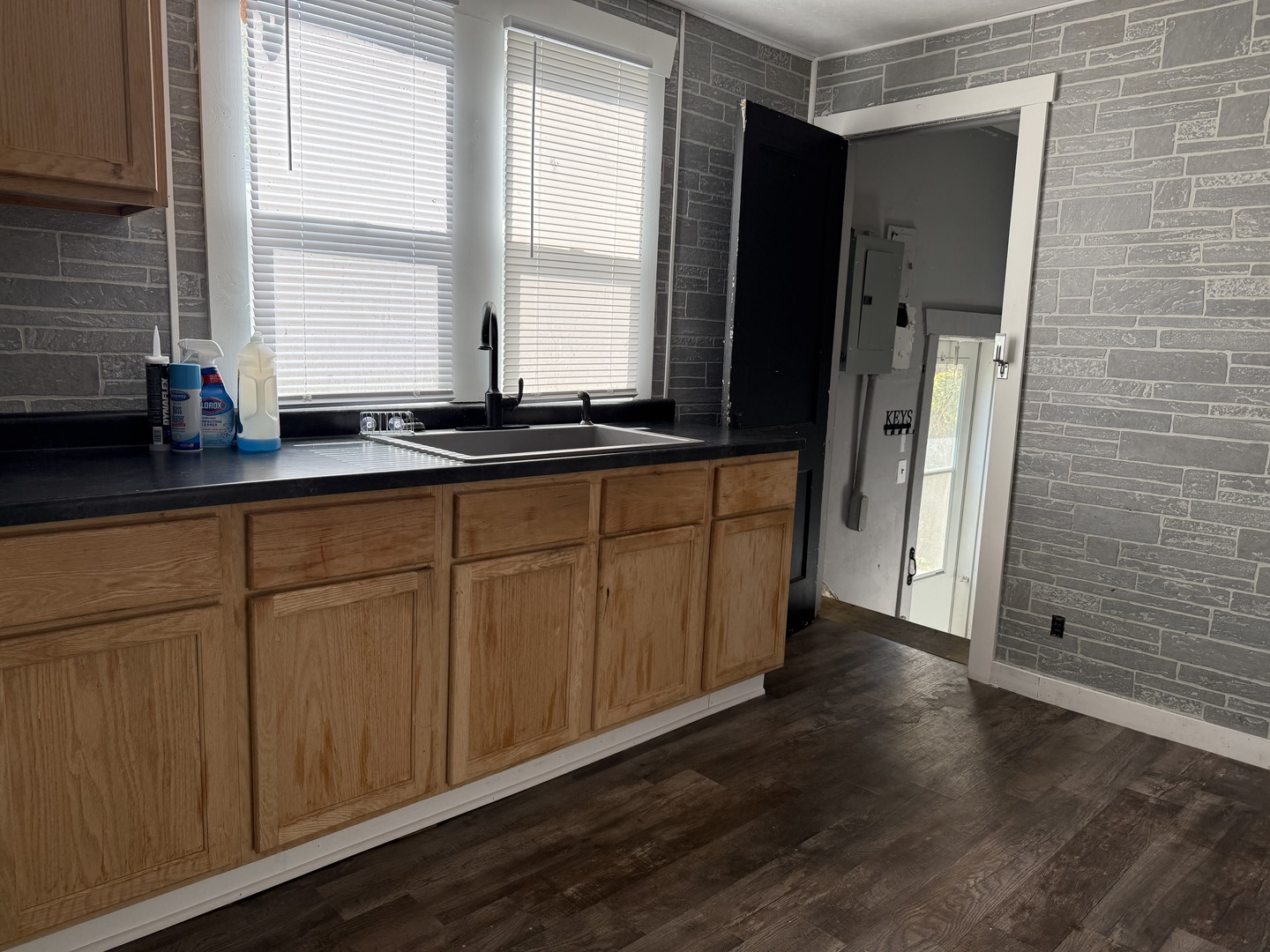 909 W Cushing Street, Decatur, IL 62526