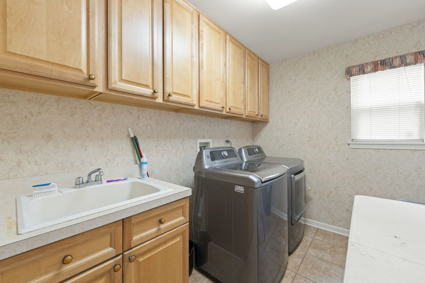 2080 Fairview Lane, South Holland, IL 60473