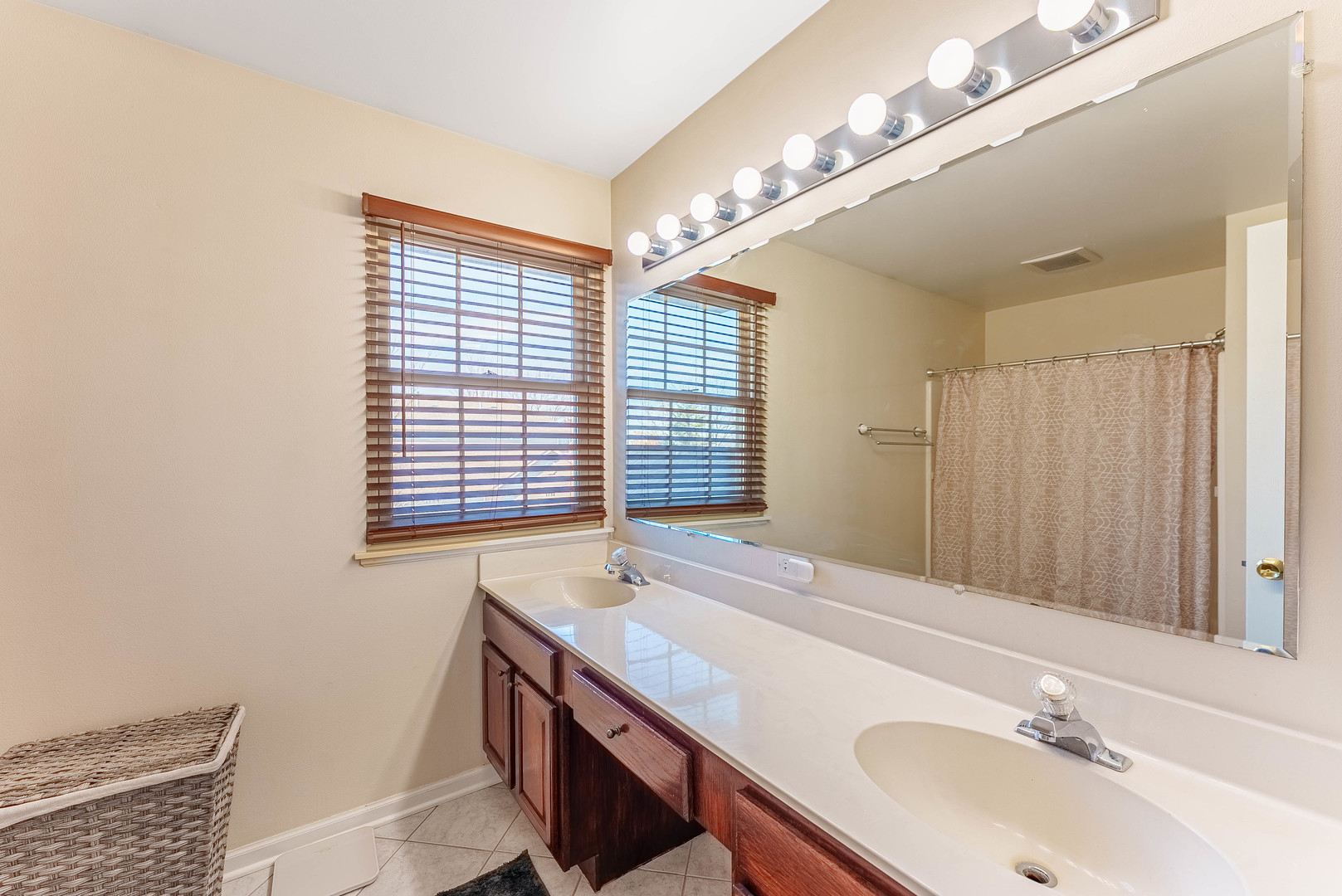 1748 Windward Avenue, Naperville, IL 60563