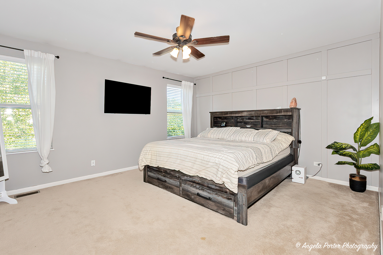 1801 Powers Road, Woodstock, IL 60098