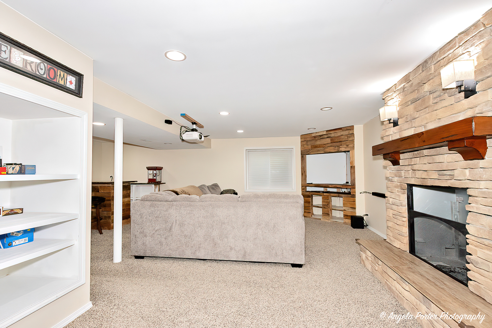 1801 Powers Road, Woodstock, IL 60098