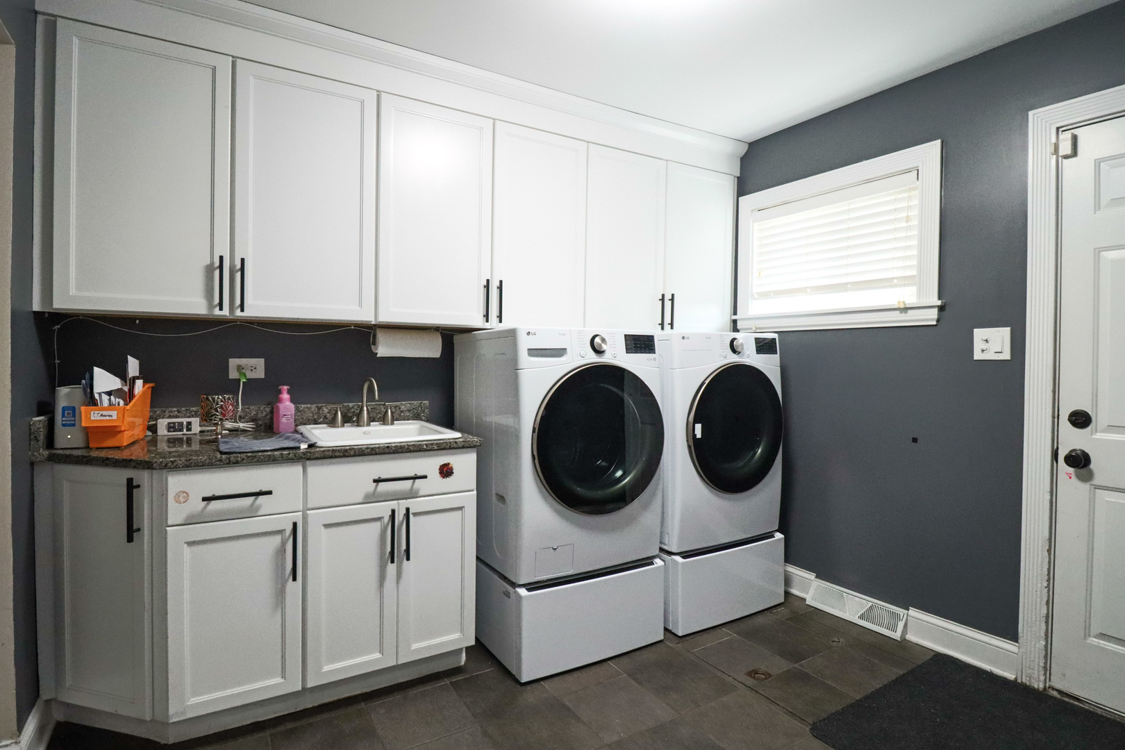 626 N Biermann Avenue, Villa Park, IL 60181