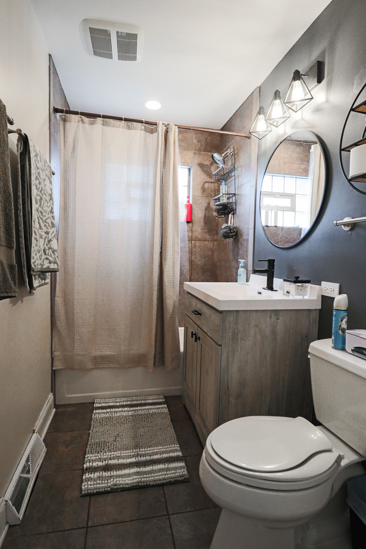 626 N Biermann Avenue, Villa Park, IL 60181