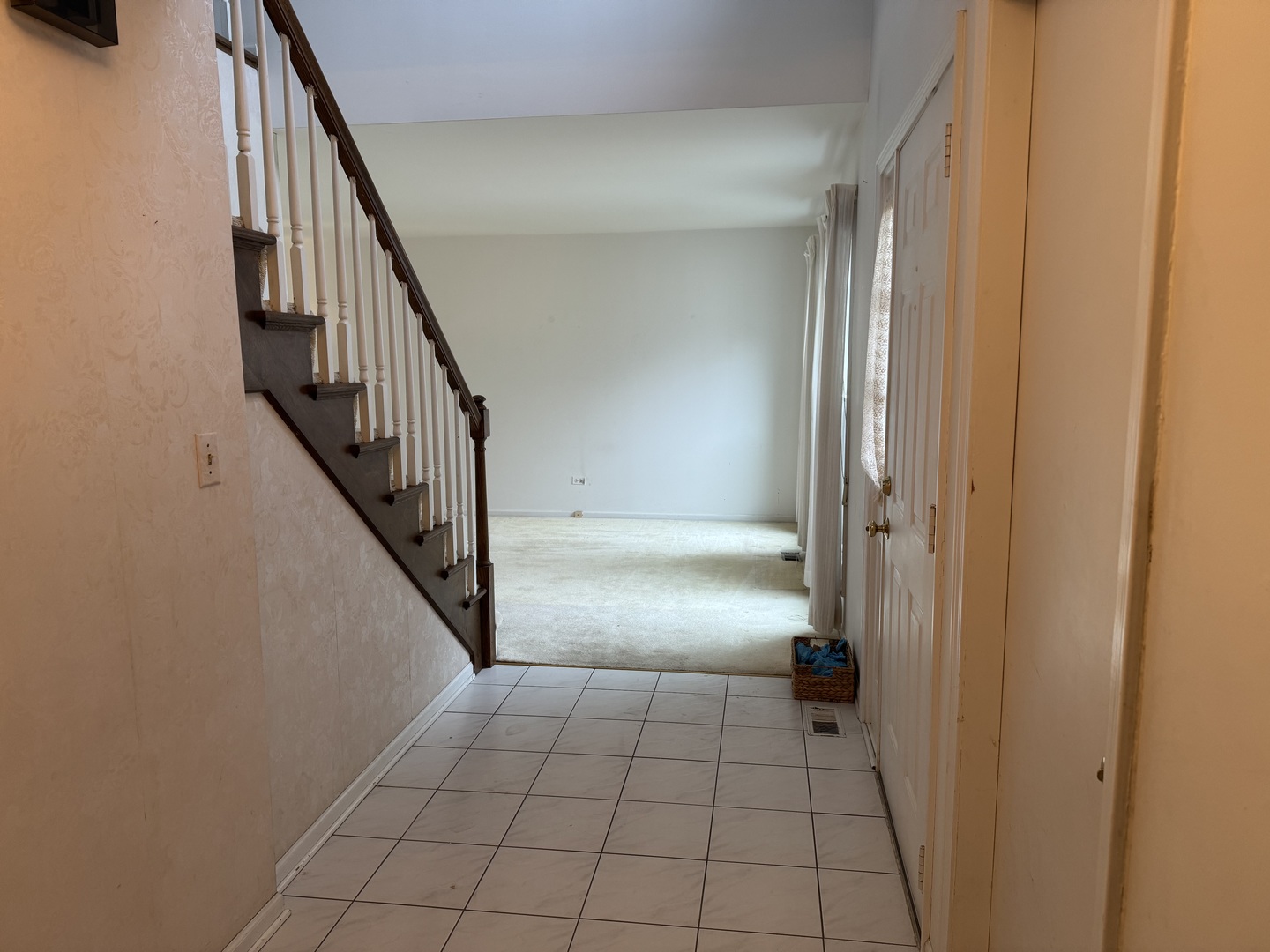 1974 Wexford Circle #123, Wheaton, IL 60189