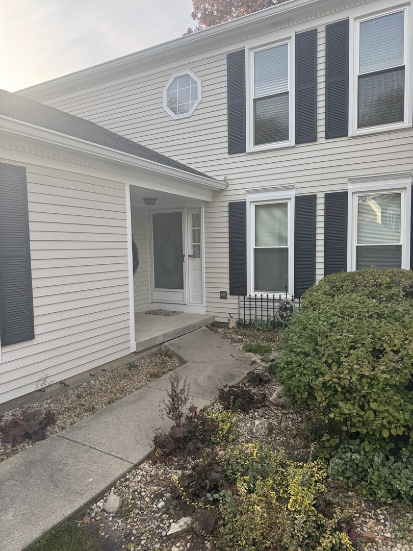 1974 Wexford Circle #123, Wheaton, IL 60189