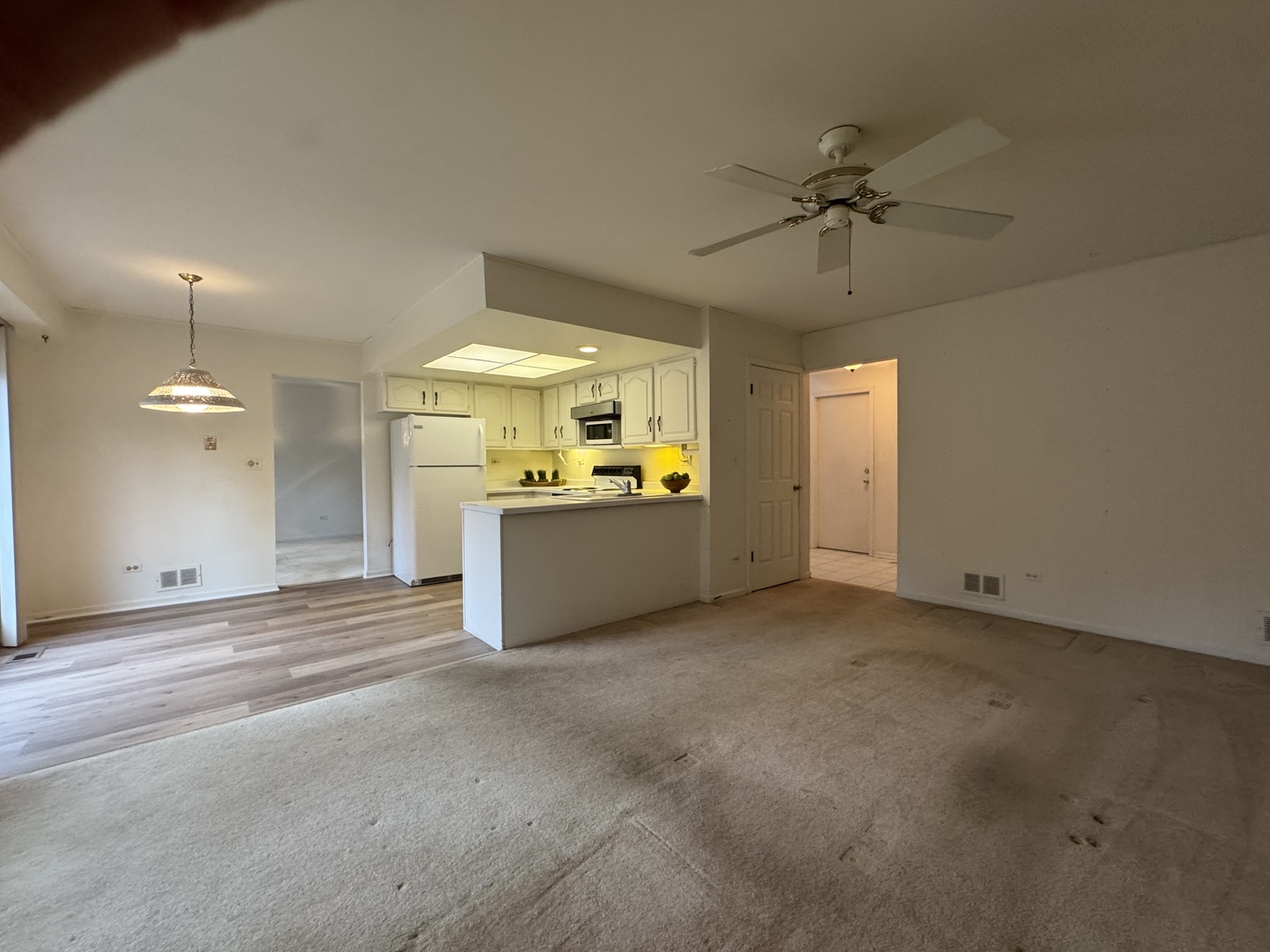 1974 Wexford Circle #123, Wheaton, IL 60189