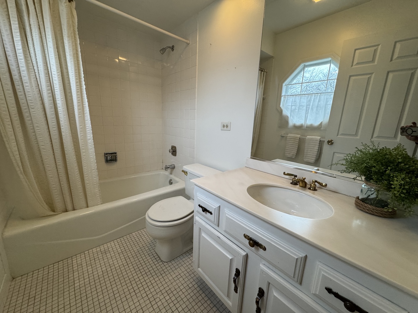 1974 Wexford Circle #123, Wheaton, IL 60189