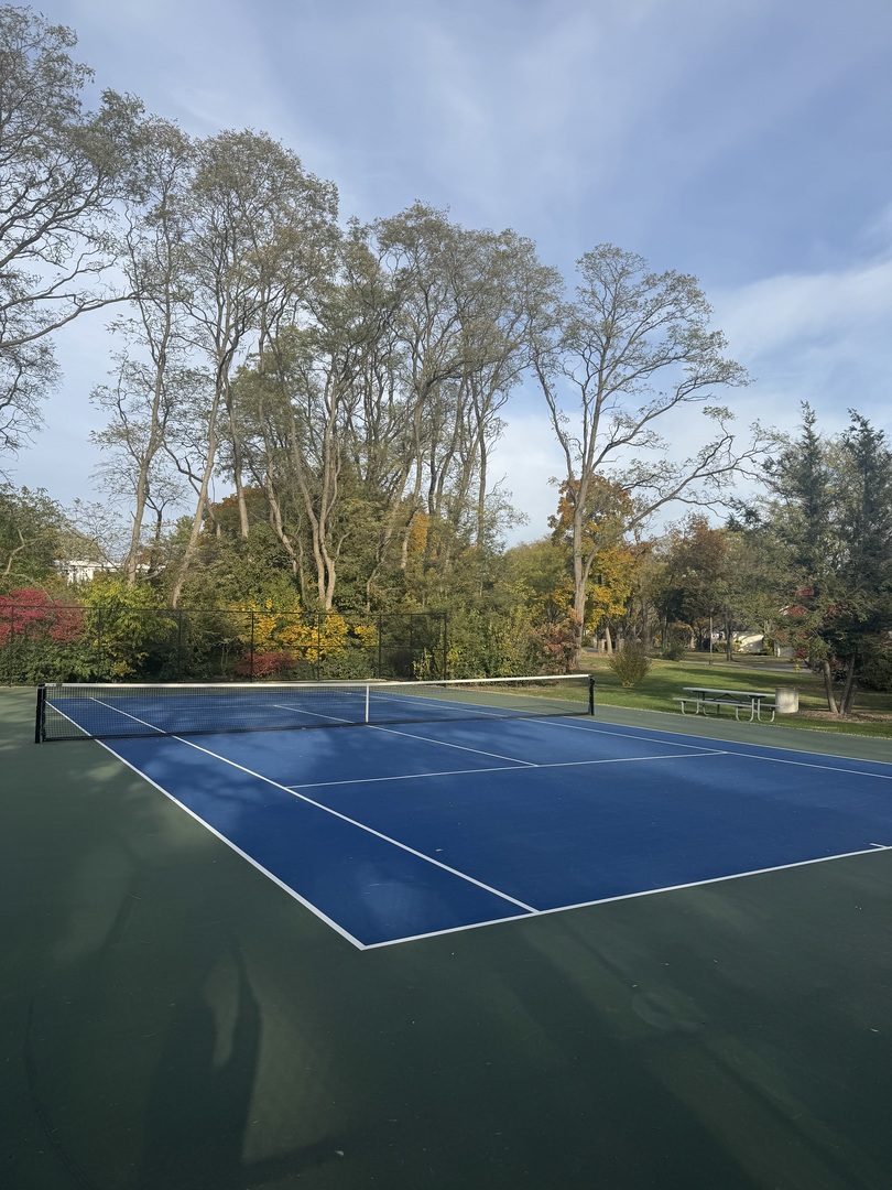 1974 Wexford Circle #123, Wheaton, IL 60189