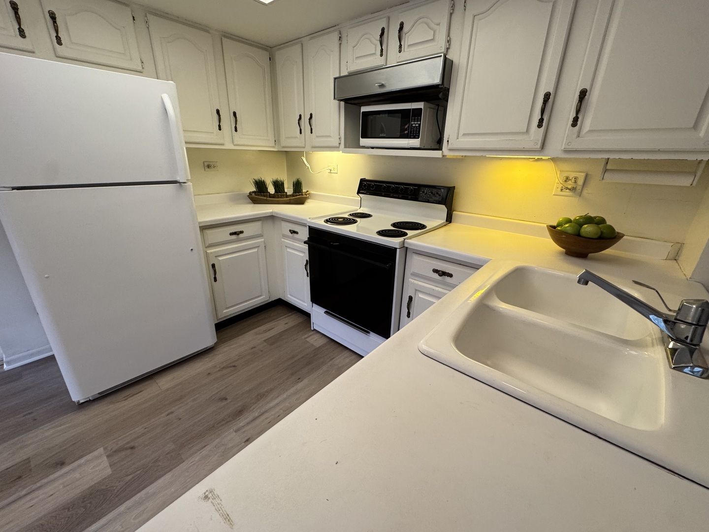 1974 Wexford Circle #123, Wheaton, IL 60189