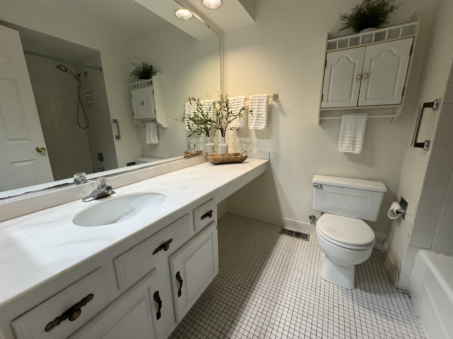 1974 Wexford Circle #123, Wheaton, IL 60189