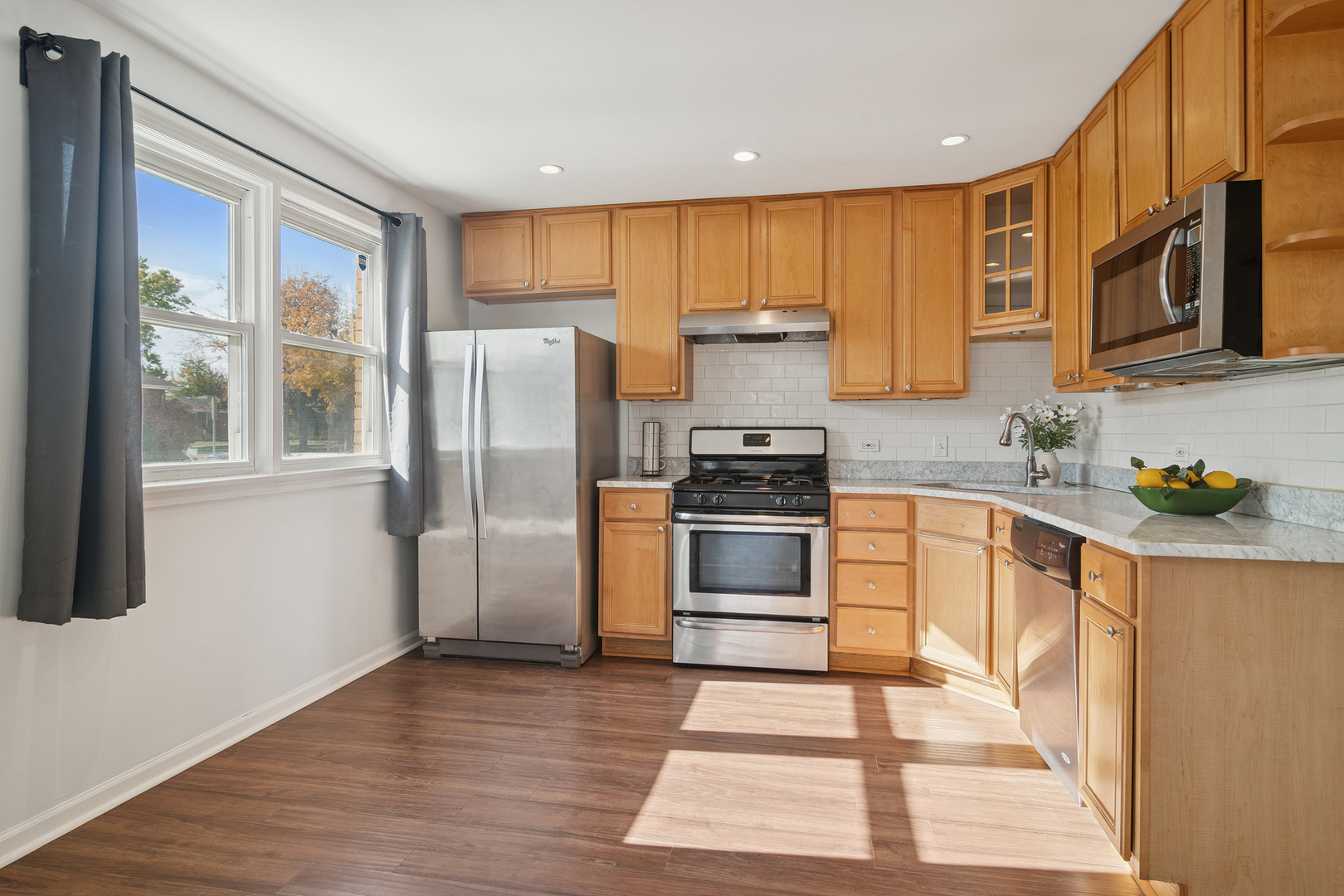 9930 Montrose Avenue, Schiller Park, IL 60176