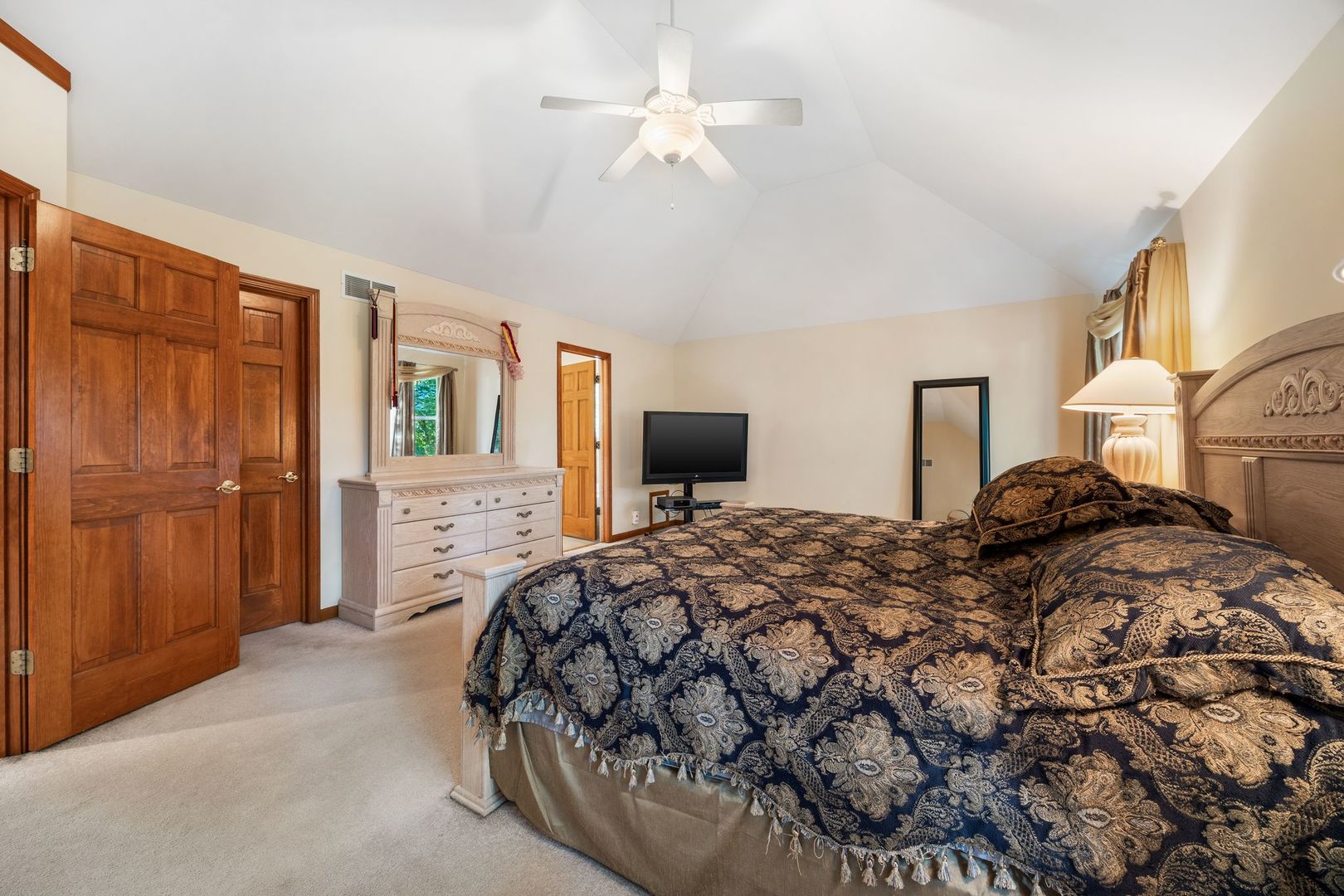 238 Willowwood Drive, Oswego, IL 60543