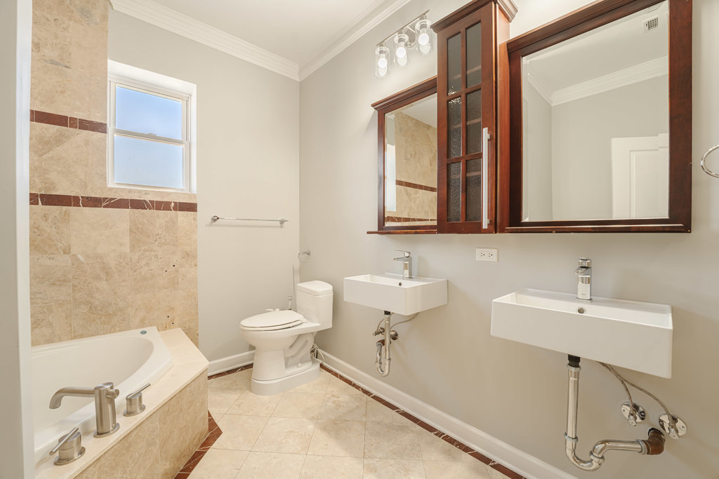 4231 N Kedzie Avenue #4C, Chicago, IL 60618