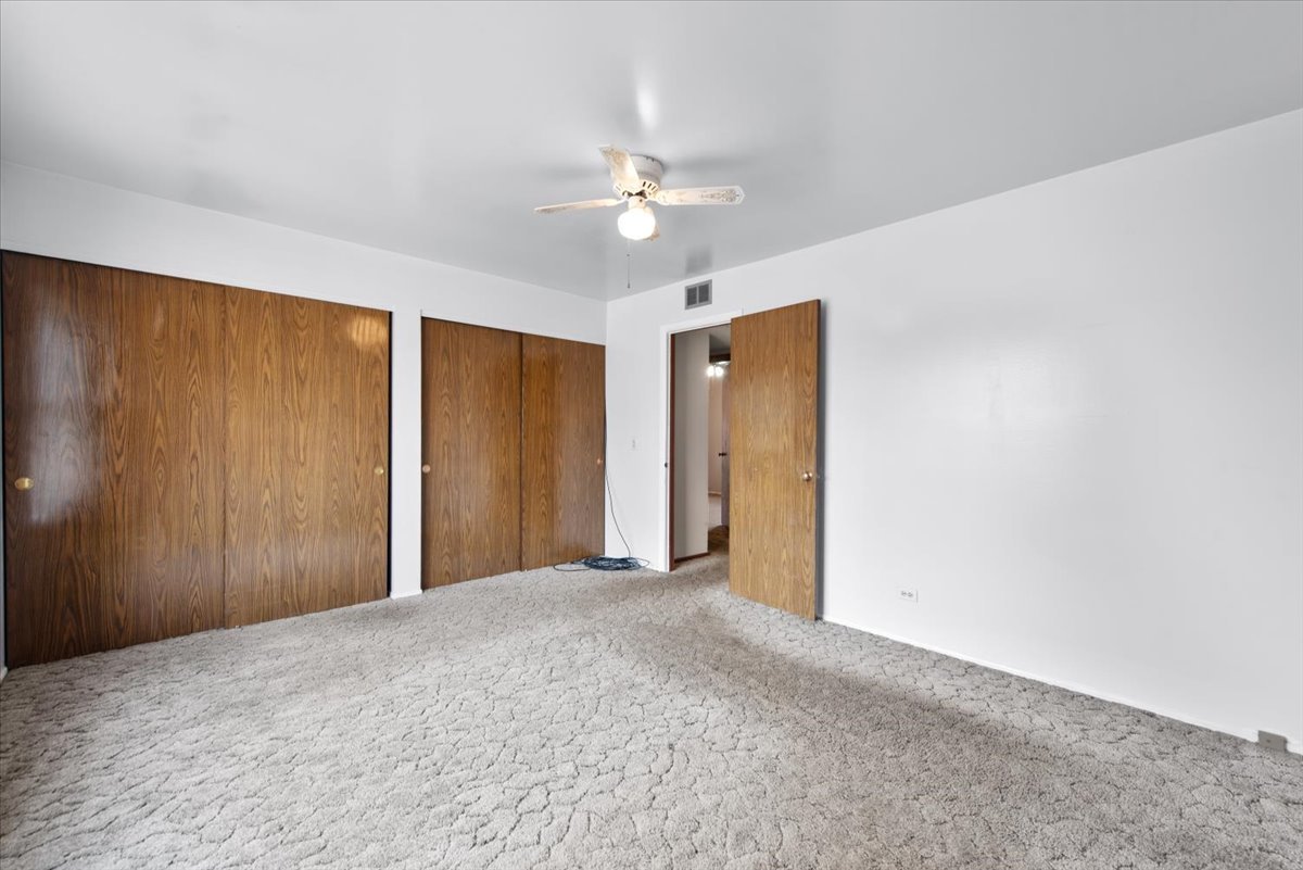 2 Oakmont Court, Streamwood, IL 60107