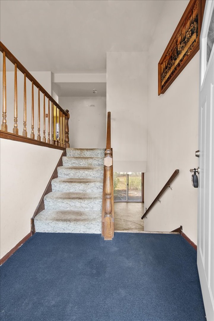 2 Oakmont Court, Streamwood, IL 60107